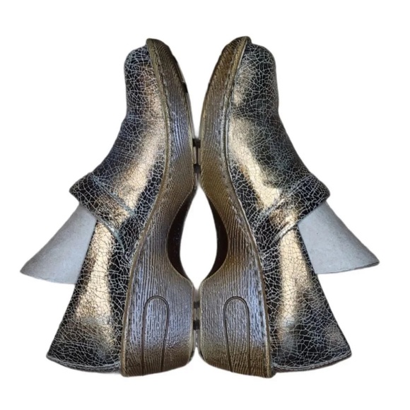 Born - Picture 2 of 5